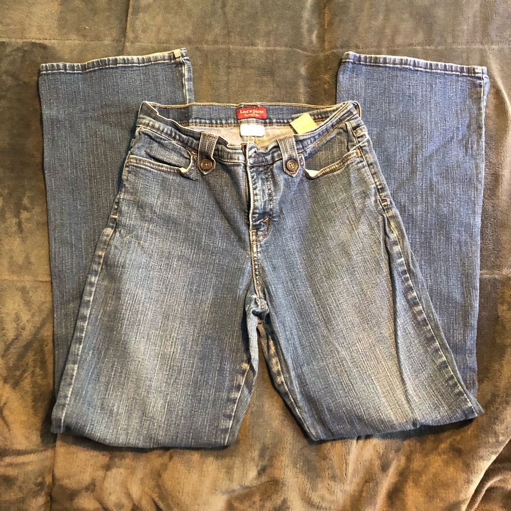 Levi’s Jeans. Perfectly slimming. Women’s 8 Medium
